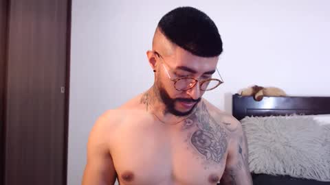 Snapshot of maximus_golden chatting on 02-21-25, 03:01 Independent Model online show from 02-21-25, 03:01