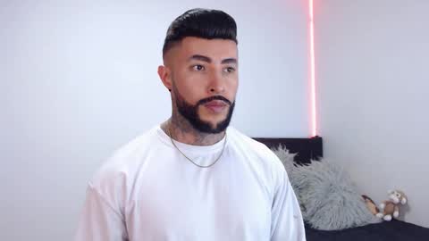 Snapshot of maximus_golden chatting on 09-17-25, 01:51 Independent Model online show from 09-17-25, 01:51