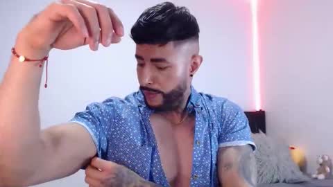 Snapshot of maximus_golden chatting on 10-17-25, 03:53 Independent Model online show from 10-17-25, 03:53