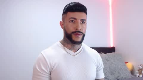 Snapshot of maximus_golden chatting on 10-22-25, 04:24 Independent Model online show from 10-22-25, 04:24