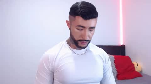 Snapshot of maximus_golden chatting on 11-09-25, 02:43 Independent Model online show from 11-09-25, 02:43