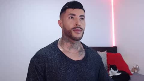 Snapshot of maximus_golden chatting on 11-25-25, 02:22 Independent Model online show from 11-25-25, 02:22