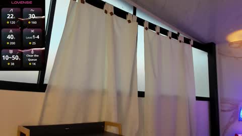 Snapshot of maxirogers chatting on 11-12-25, 11:54 Maxi Rogers online show from 11-12-25, 11:54