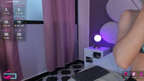 Snapshot of maxirogers chatting on 12-04-25, 11:30 Maxi Rogers online show from 12-04-25, 11:30