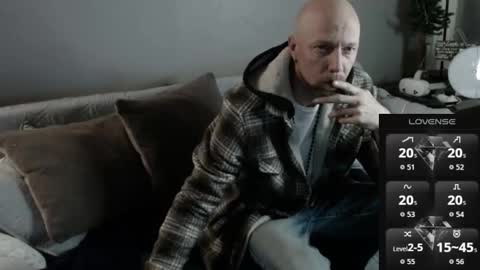 MaxRouger online show from 11-26-25, 03:07