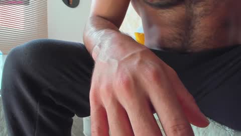 Snapshot of maxstrong01 chatting on 01-16-25, 02:30 Max online show from 01-16-25, 02:30