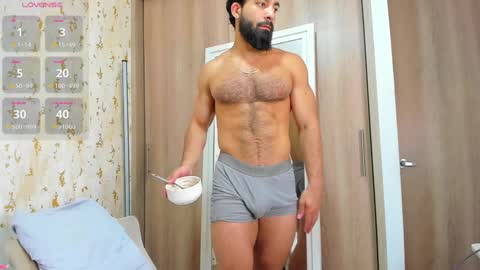 Snapshot of maxstrong01 chatting on 01-21-25, 02:00 Max online show from 01-21-25, 02:00