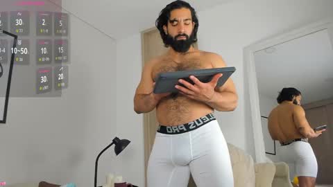 Snapshot of maxstrong01 chatting on 09-19-25, 12:34 Max online show from 09-19-25, 12:34