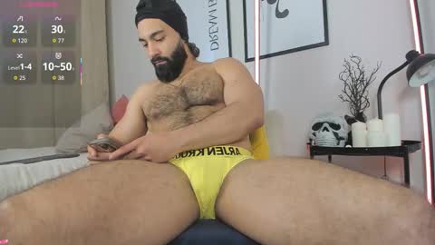 Snapshot of maxstrong01 chatting on 10-19-25, 03:45 Max online show from 10-19-25, 03:45