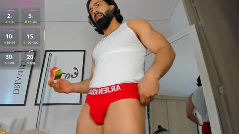 Snapshot of maxstrong01 chatting on 10-26-25, 04:13 Max online show from 10-26-25, 04:13