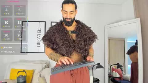 Snapshot of maxstrong01 chatting on 10-31-25, 03:57 Max online show from 10-31-25, 03:57