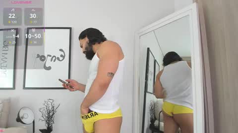 Snapshot of maxstrong01 chatting on 11-18-25, 03:27 Max online show from 11-18-25, 03:27