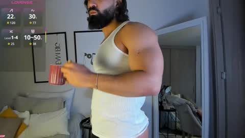 Snapshot of maxstrong01 chatting on 11-21-25, 12:43 Max online show from 11-21-25, 12:43