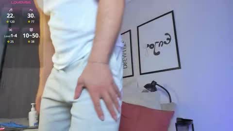 Snapshot of maxstrong01 chatting on 11-30-25, 10:25 Max online show from 11-30-25, 10:25