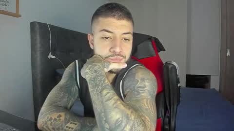 Snapshot of maxvibe_ chatting on 10-21-25, 02:45 maxvibe_ online show from 10-21-25, 02:45