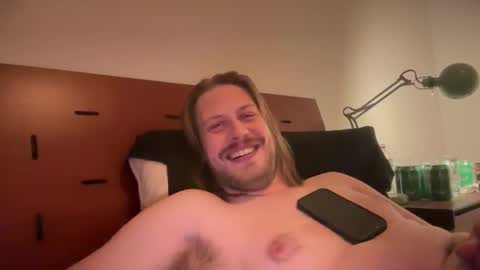 Snapshot of maxwatts95 chatting on 11-06-25, 12:33 Max Watts online show from 11-06-25, 12:33