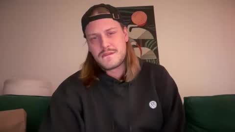 Snapshot of maxwatts95 chatting on 11-22-25, 09:36 Max Watts online show from 11-22-25, 09:36