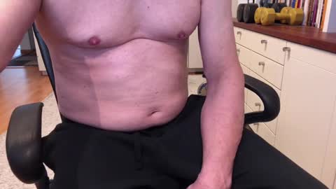 Snapshot of maxx_martin chatting on 12-18-24, 08:42 Max online show from 12-18-24, 08:42