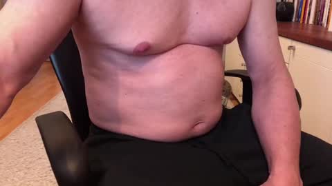 Snapshot of maxx_martin chatting on 02-21-25, 12:28 Max online show from 02-21-25, 12:28