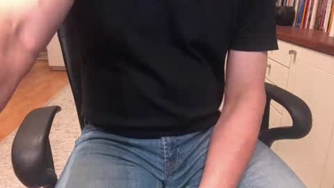 Snapshot of maxx_martin chatting on 10-23-25, 06:23 Max online show from 10-23-25, 06:23