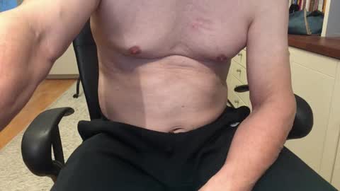 Snapshot of maxx_martin chatting on 11-18-25, 07:46 Max online show from 11-18-25, 07:46