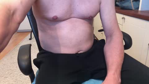 Snapshot of maxx_martin chatting on 11-19-25, 12:16 Max online show from 11-19-25, 12:16