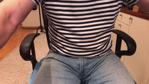 Snapshot of maxx_martin chatting on 12-15-25, 07:12 Max online show from 12-15-25, 07:12