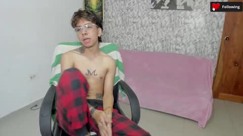 Snapshot of maxxis_eli01 chatting on 10-09-25, 04:32 maxxis_eli01 online show from 10-09-25, 04:32