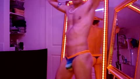 Snapshot of maxxxbates chatting on 12-24-24, 02:43 Maxxxbates online show from 12-24-24, 02:43