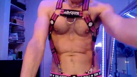 Snapshot of maxxxbates chatting on 10-19-25, 12:55 Maxxxbates online show from 10-19-25, 12:55