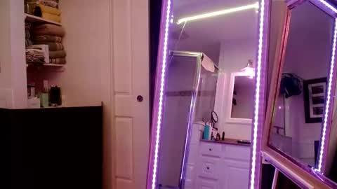 Snapshot of maxxxbates chatting on 11-29-25, 02:47 Maxxxbates online show from 11-29-25, 02:47