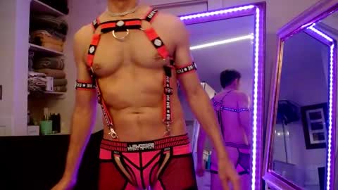 Snapshot of maxxxbates chatting on 02-15-26, 01:57 Maxxxbates online show from 02-15-26, 01:57