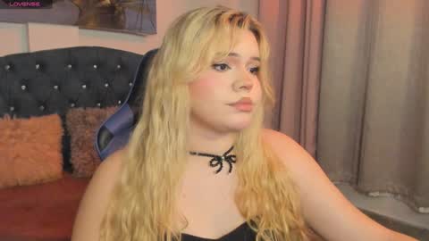 Maxine Minx online show from 02-05-25, 11:12