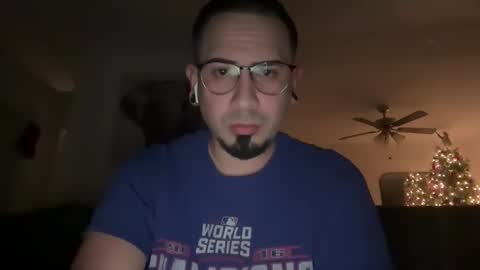 Snapshot of maxzies490597 chatting on 12-16-25, 04:17 maxzies490597 online show from 12-16-25, 04:17