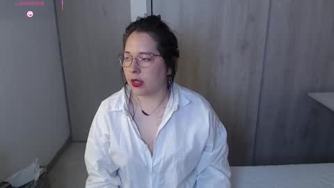 Snapshot of may_bloom chatting on 10-05-25, 02:32 May online show from 10-05-25, 02:32