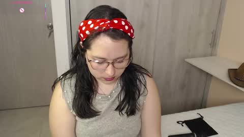 Snapshot of may_bloom chatting on 10-09-25, 09:35 May online show from 10-09-25, 09:35