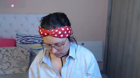 Snapshot of may_bloom chatting on 11-28-25, 02:14 May online show from 11-28-25, 02:14