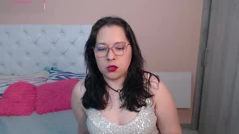 Snapshot of may_bloom chatting on 12-01-25, 03:11 May online show from 12-01-25, 03:11