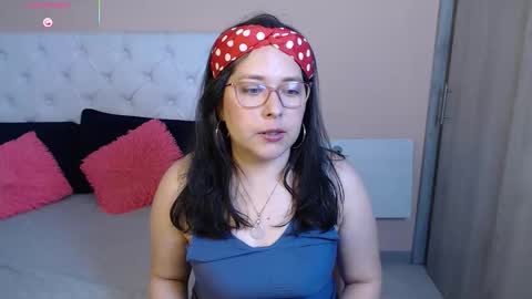 Snapshot of may_bloom chatting on 12-19-25, 12:39 May online show from 12-19-25, 12:39