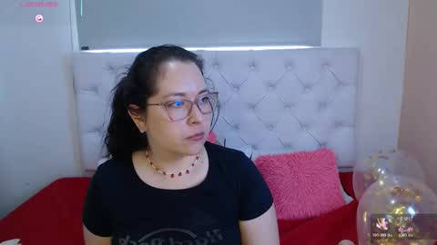 Snapshot of may_bloom chatting on 02-14-26, 05:43 May online show from 02-14-26, 05:43