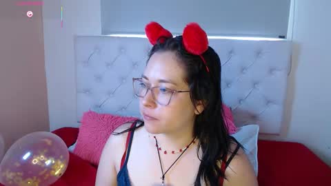 Snapshot of may_bloom chatting on 02-15-26, 05:20 May online show from 02-15-26, 05:20