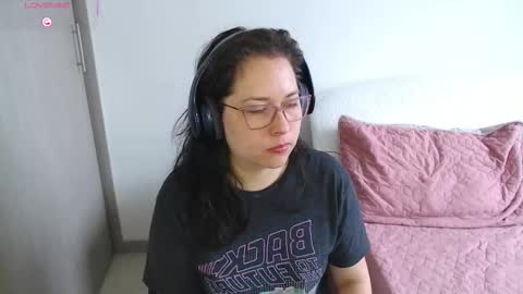 Snapshot of may_bloom chatting on 03-26-26, 02:22 May online show from 03-26-26, 02:22