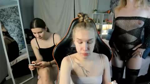 Leila online show from 12-20-25, 11:06