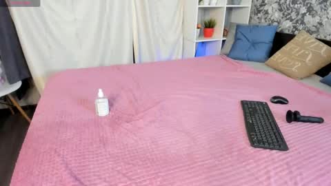 Leila online show from 04-18-26, 12:42