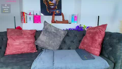 Snapshot of may_wood chatting on 09-30-25, 12:10 may_wood online show from 09-30-25, 12:10