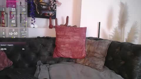 Snapshot of may_wood chatting on 10-08-25, 12:03 may_wood online show from 10-08-25, 12:03