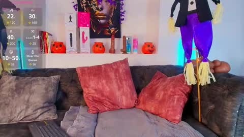 Snapshot of may_wood chatting on 10-22-25, 11:43 may_wood online show from 10-22-25, 11:43