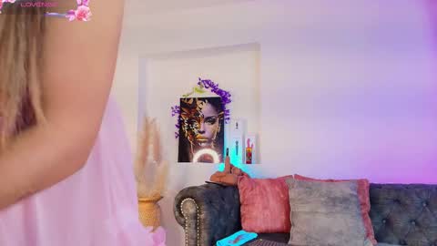 Snapshot of may_wood chatting on 11-07-25, 11:43 may_wood online show from 11-07-25, 11:43