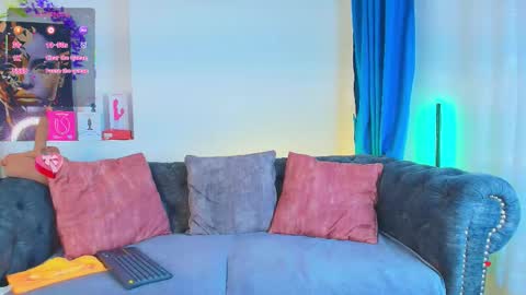 Snapshot of may_wood chatting on 11-30-25, 12:09 may_wood online show from 11-30-25, 12:09