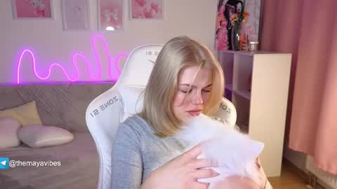 Maya online show from 02-01-26, 03:27